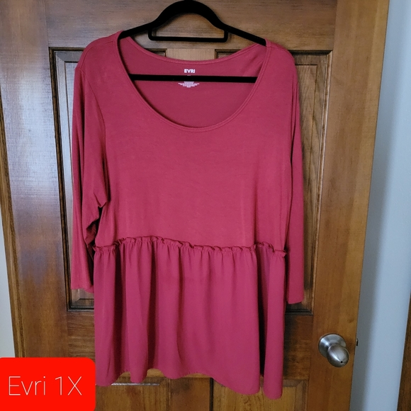 LOT OF PLUS SIZE CLOTHING - Picture 2 of 16
